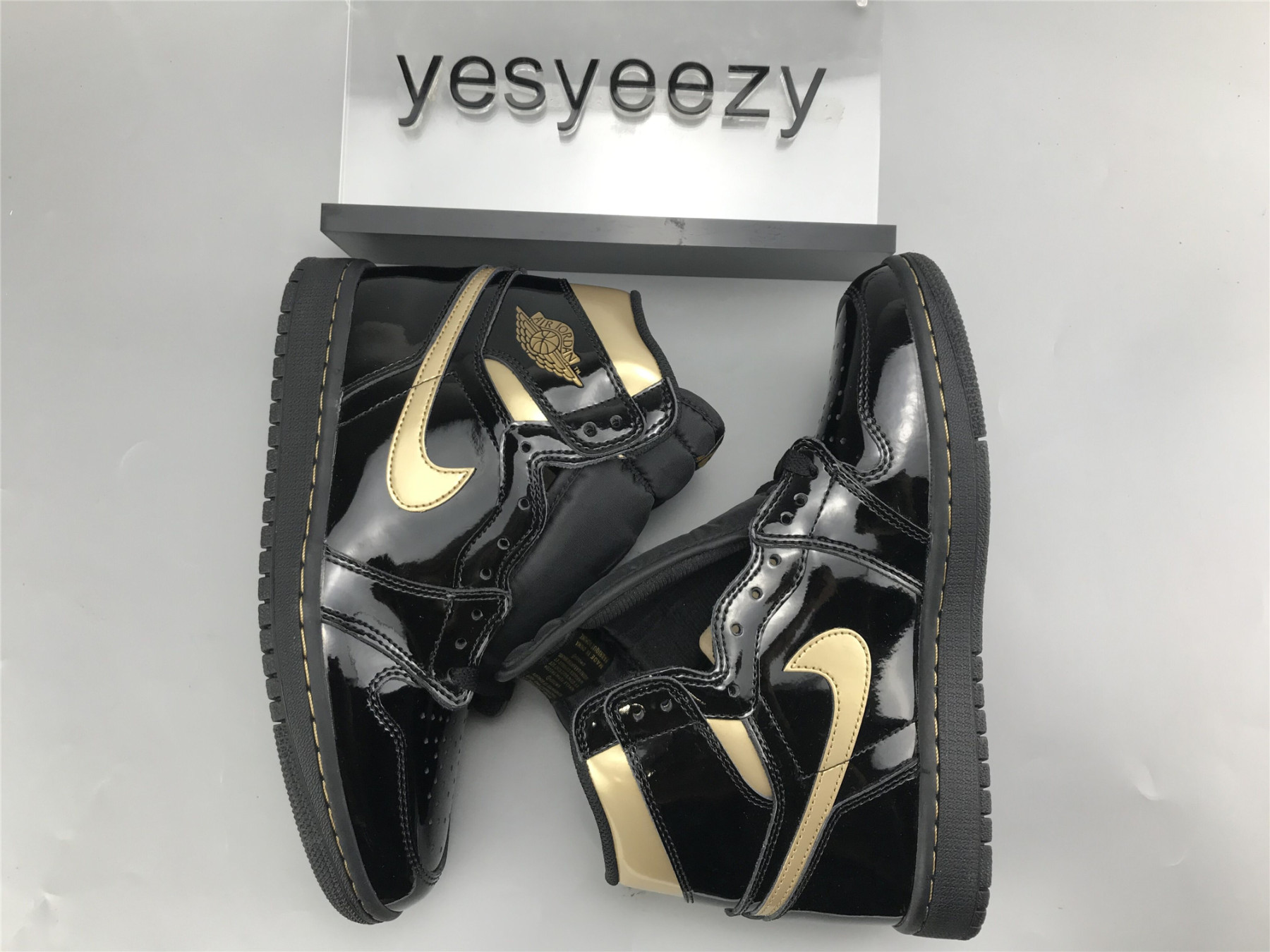 UA AIR JORDAN 1 RETRO HIGH OG BLACK METALLIC GOLD