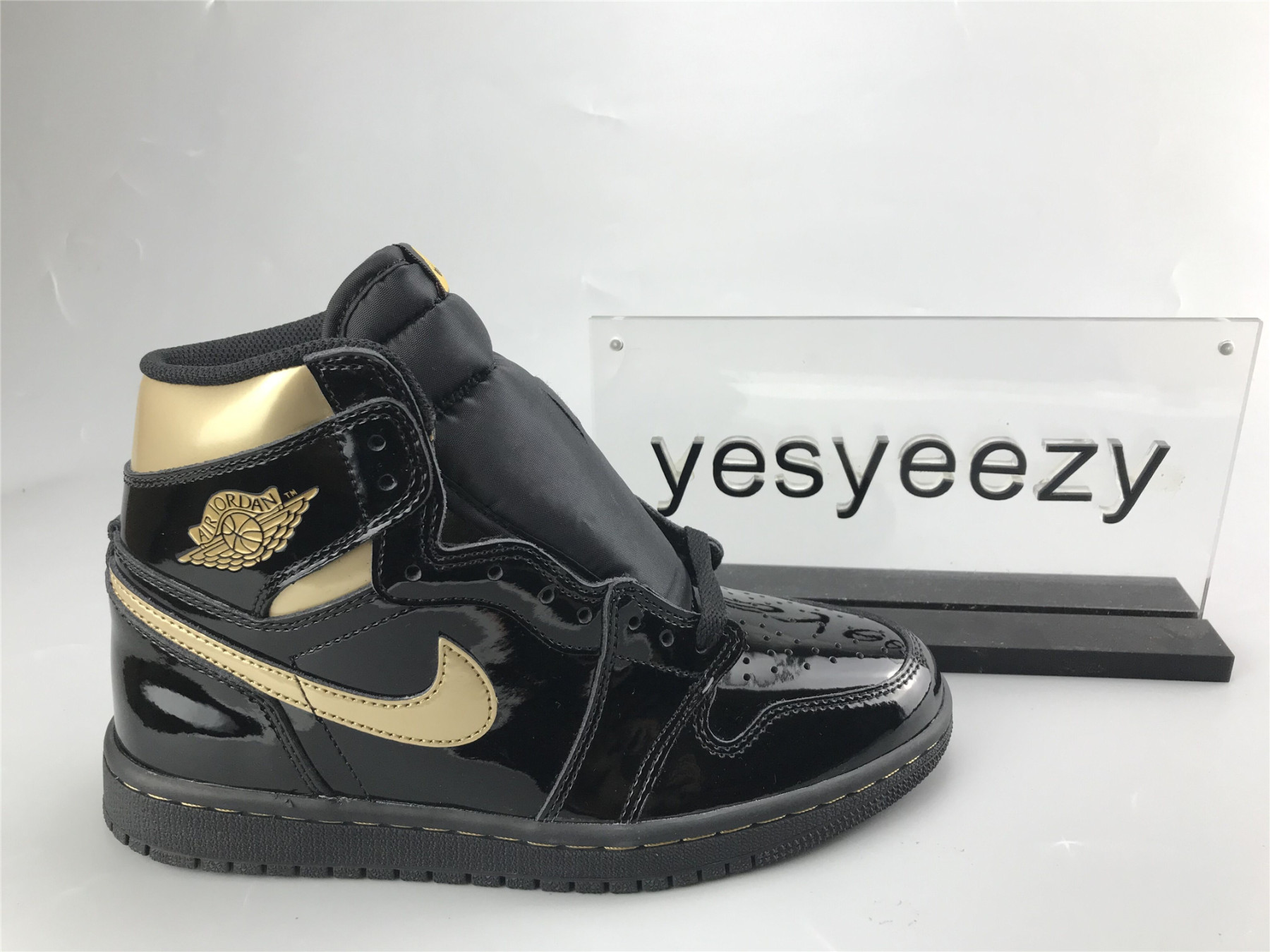 UA AIR JORDAN 1 RETRO HIGH OG BLACK METALLIC GOLD