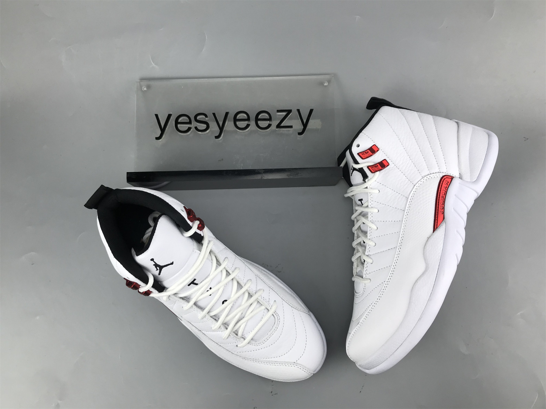 UA AIR JORDAN 12 RETRO 
