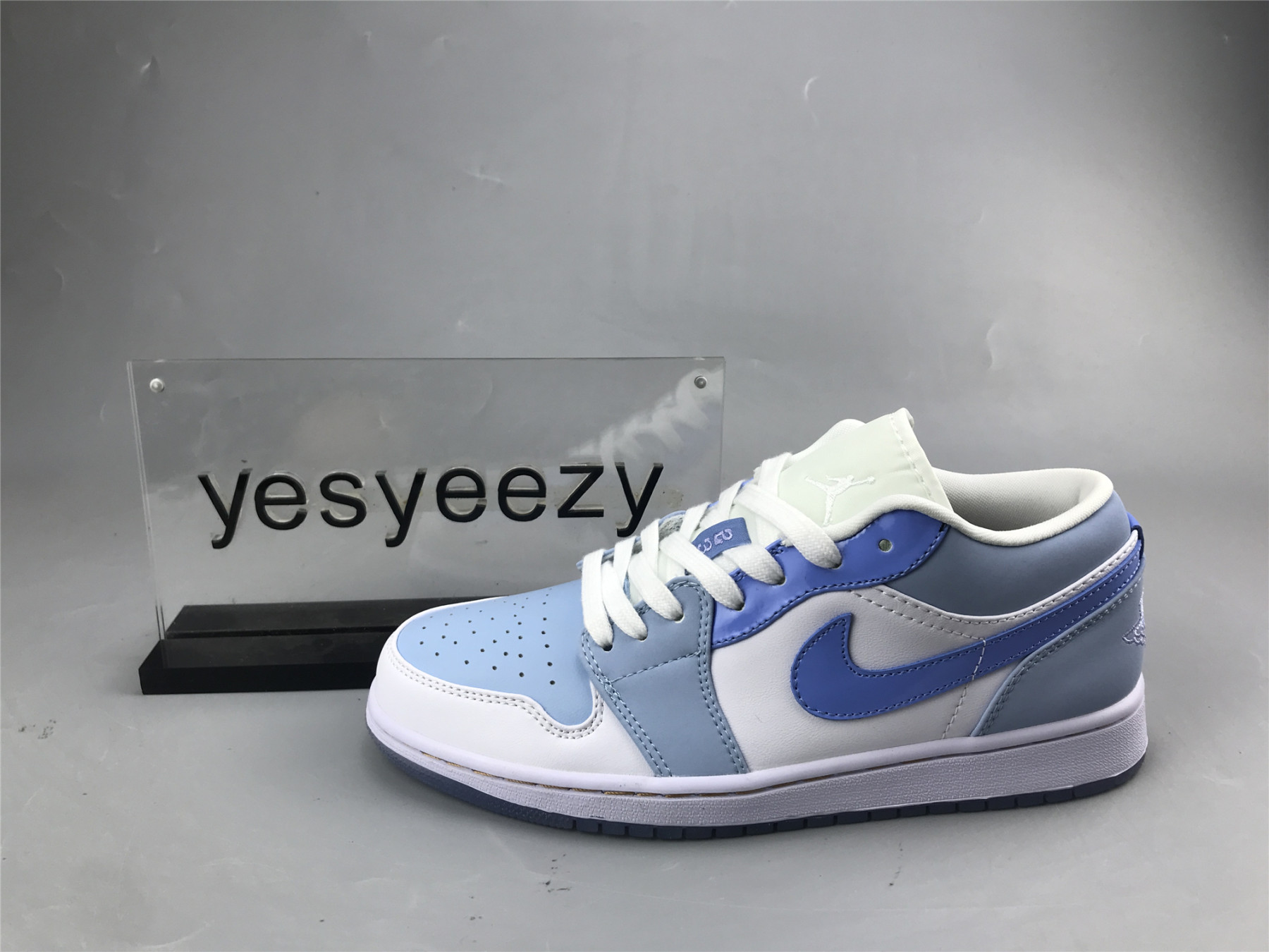 UA AIR JORDAN 1 LOW SE 