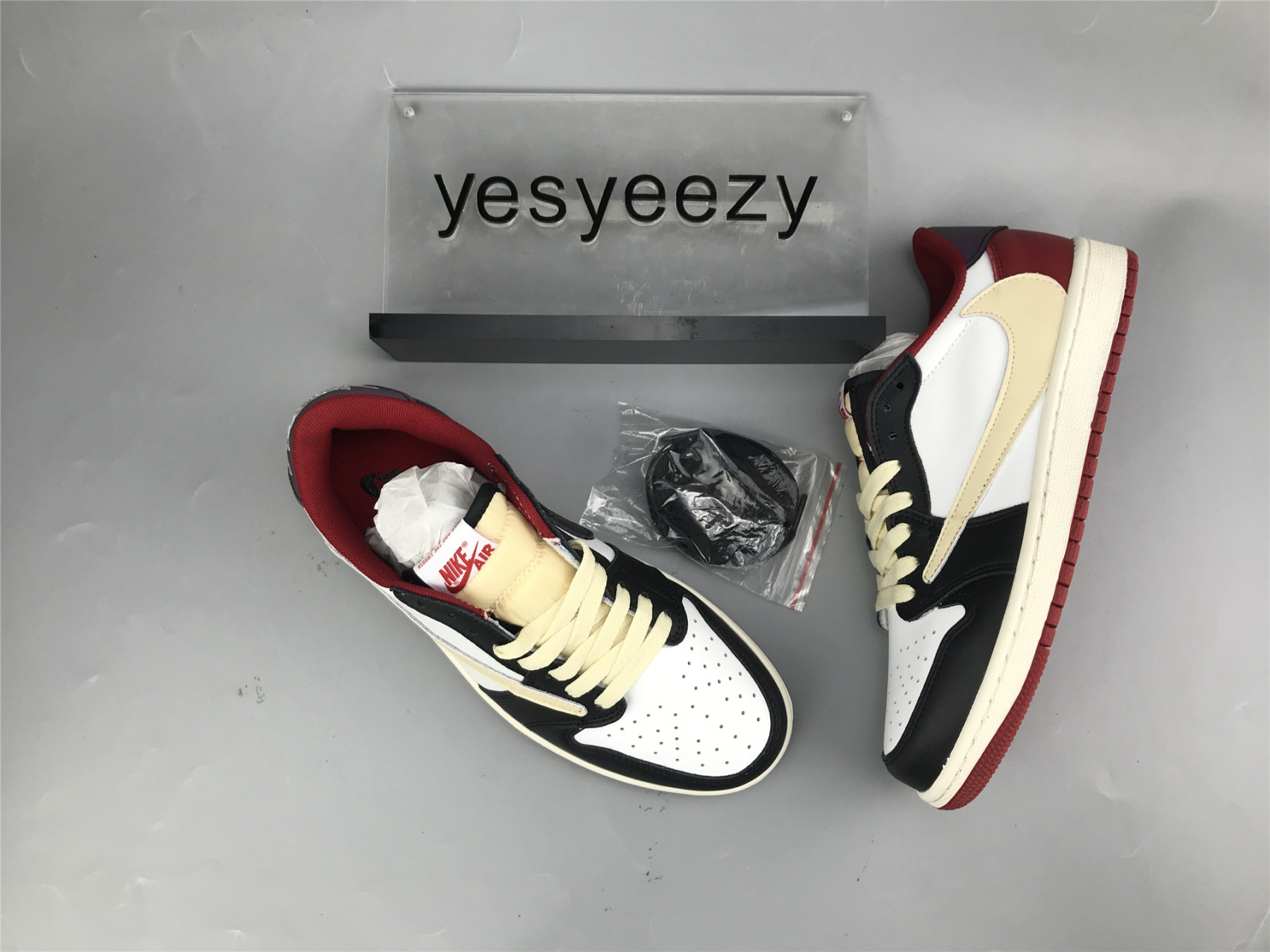 UA FRAGMENT X TRAVIS SCOTT X AIR JORDAN 1 LOW TSÂ
