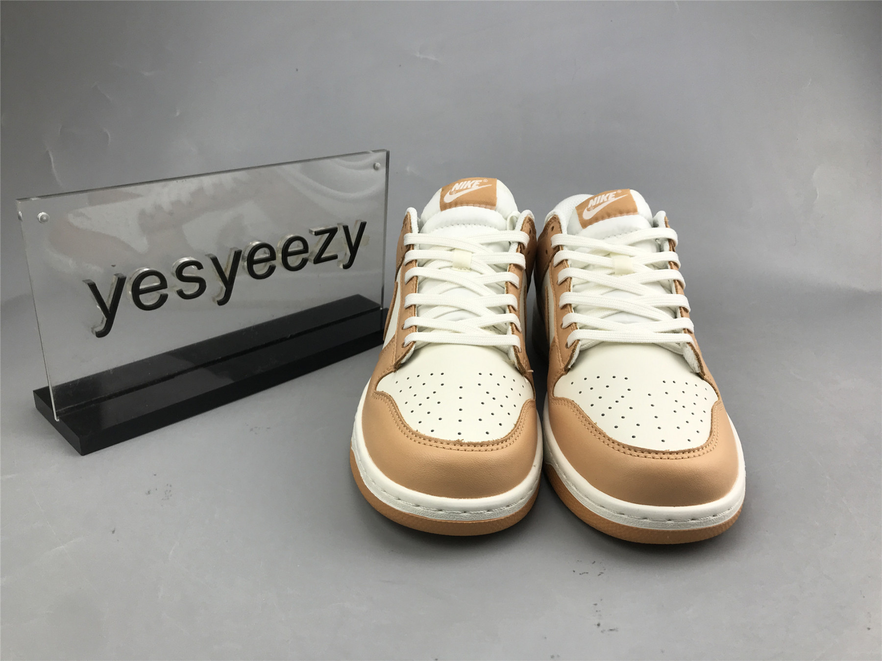 UA NIKE WMNS DUNK LOW 