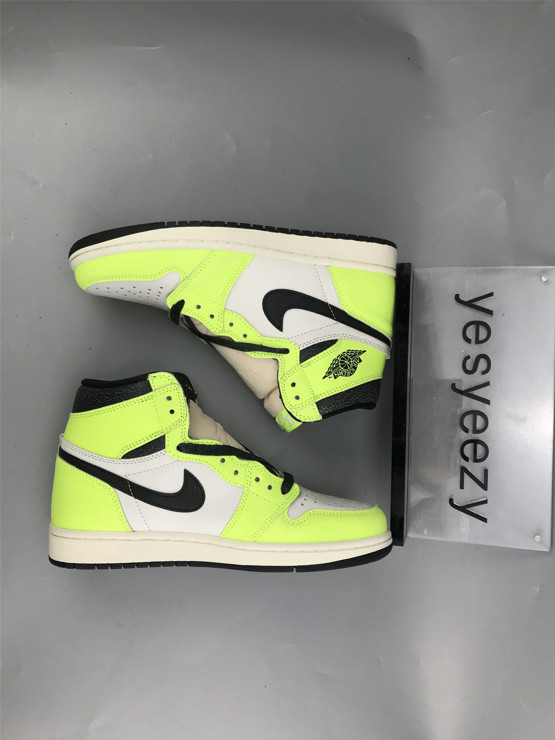 UA AIR JORDAN 1 HIGH OG â€œVISIONAIREâ€