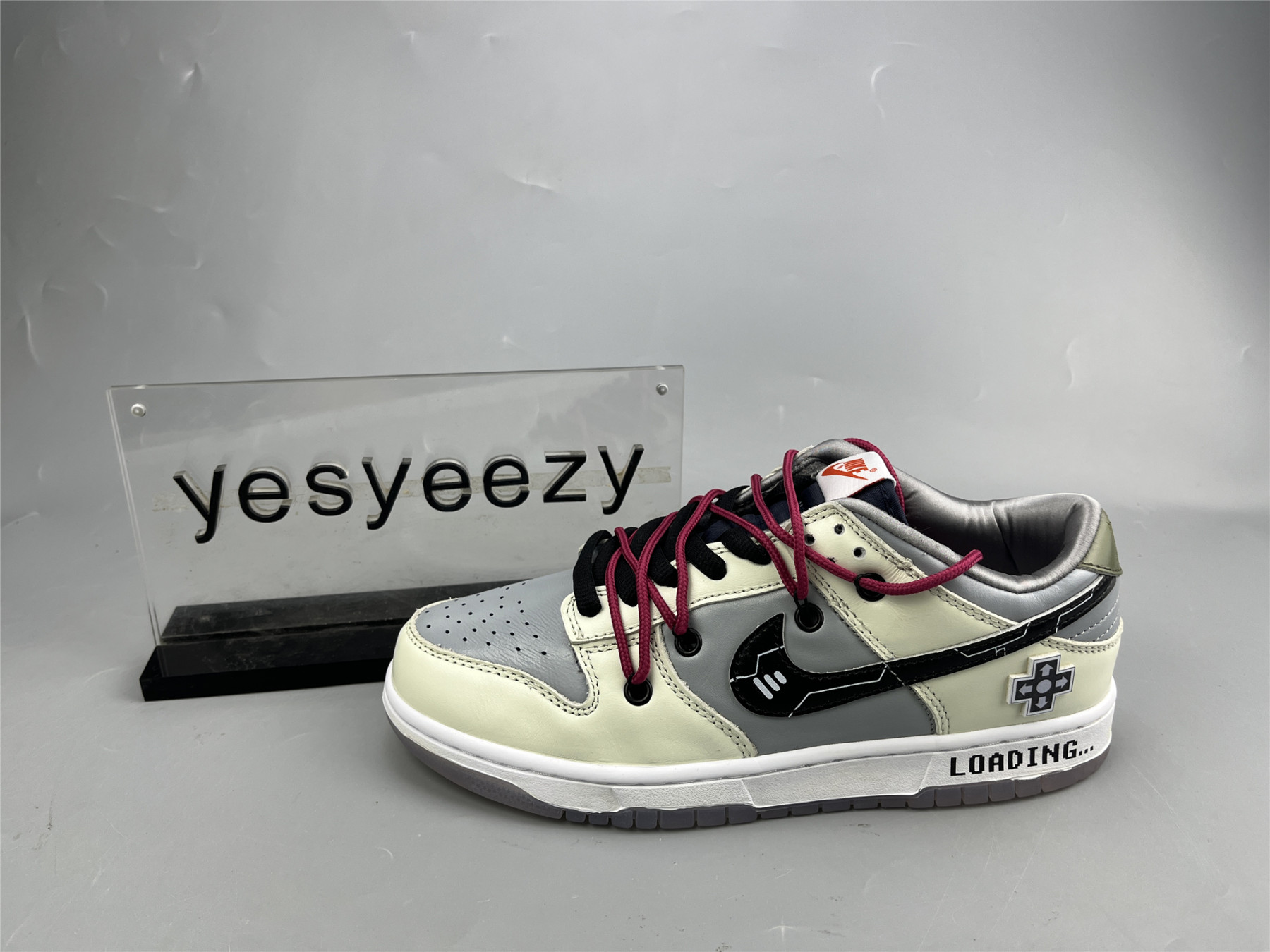 UA NIKE WMNS DUNK LOW SP 