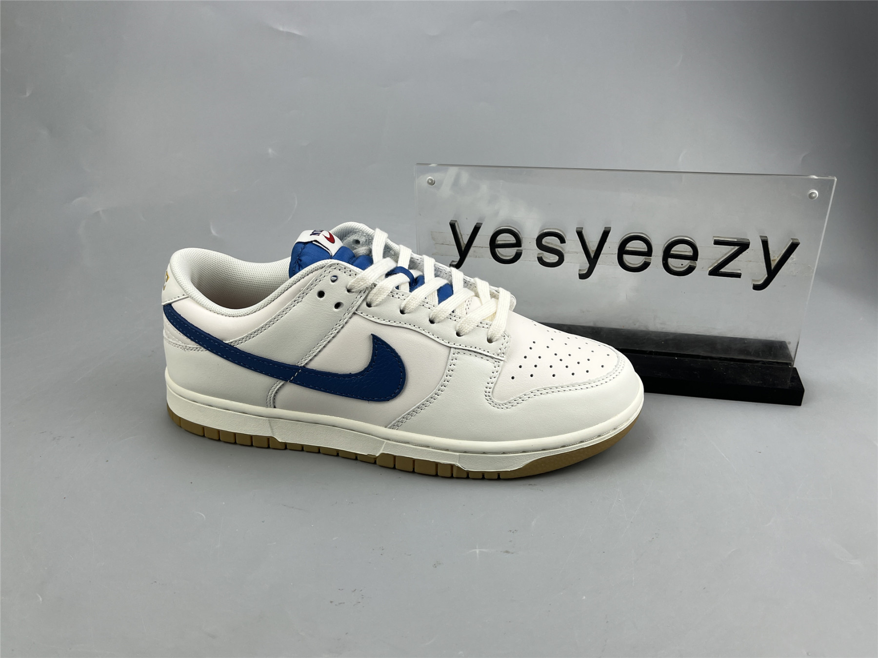 UA NIKE DUNK LOW SE 
