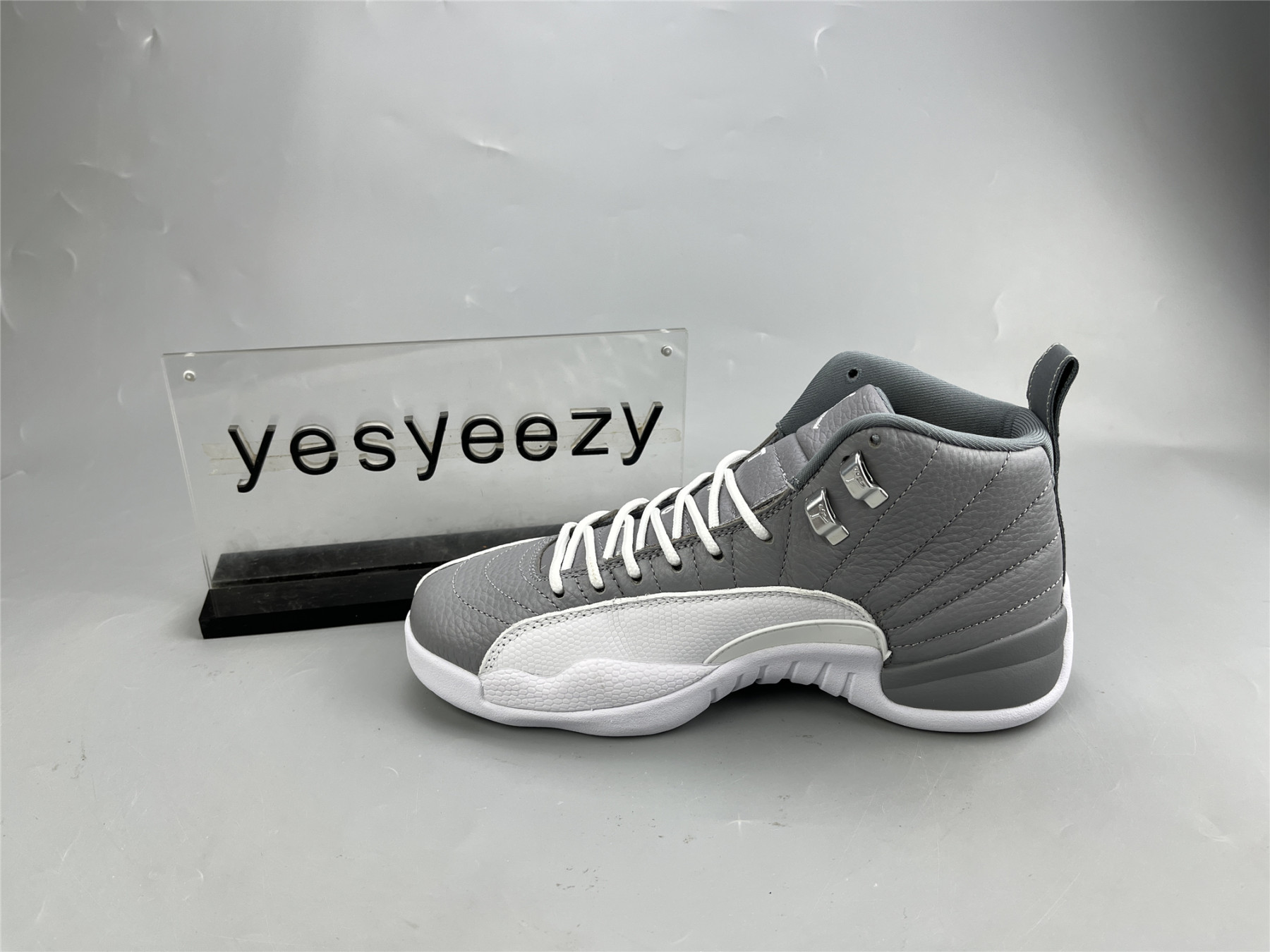 UA AIR JORDAN 12 RETRO 