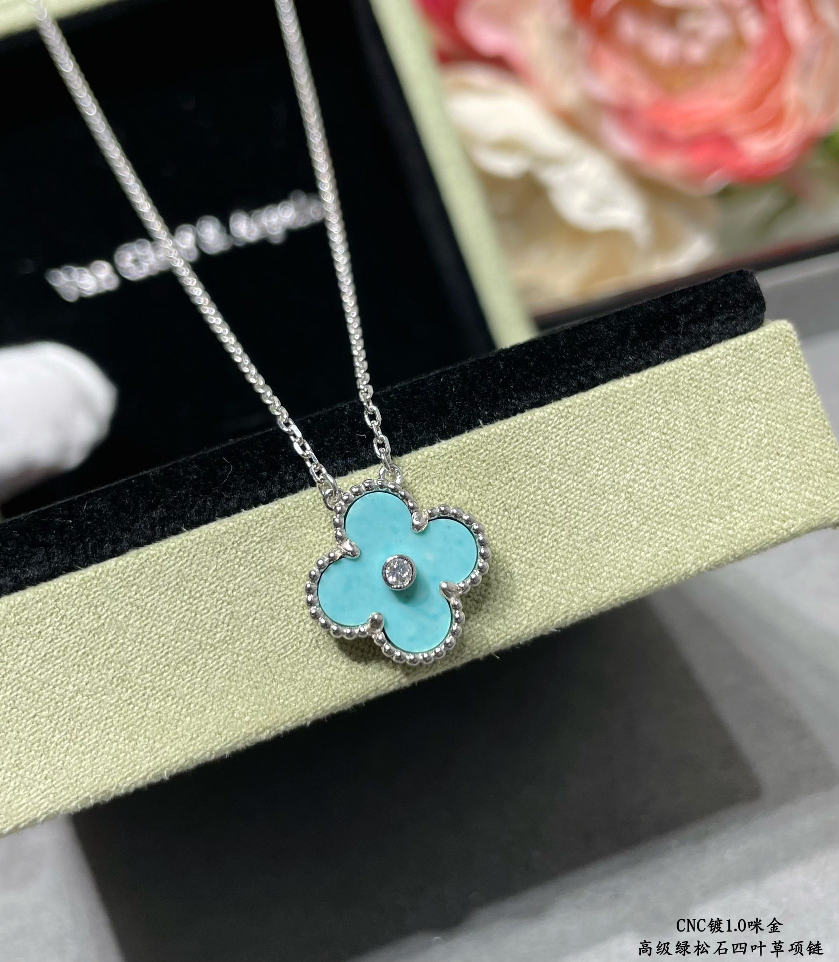 V*n Cl**f & Arpels Medium Classic Four Leaf Clover Necklace Diameter approx 1.5cm Chain length approx 40+5cm