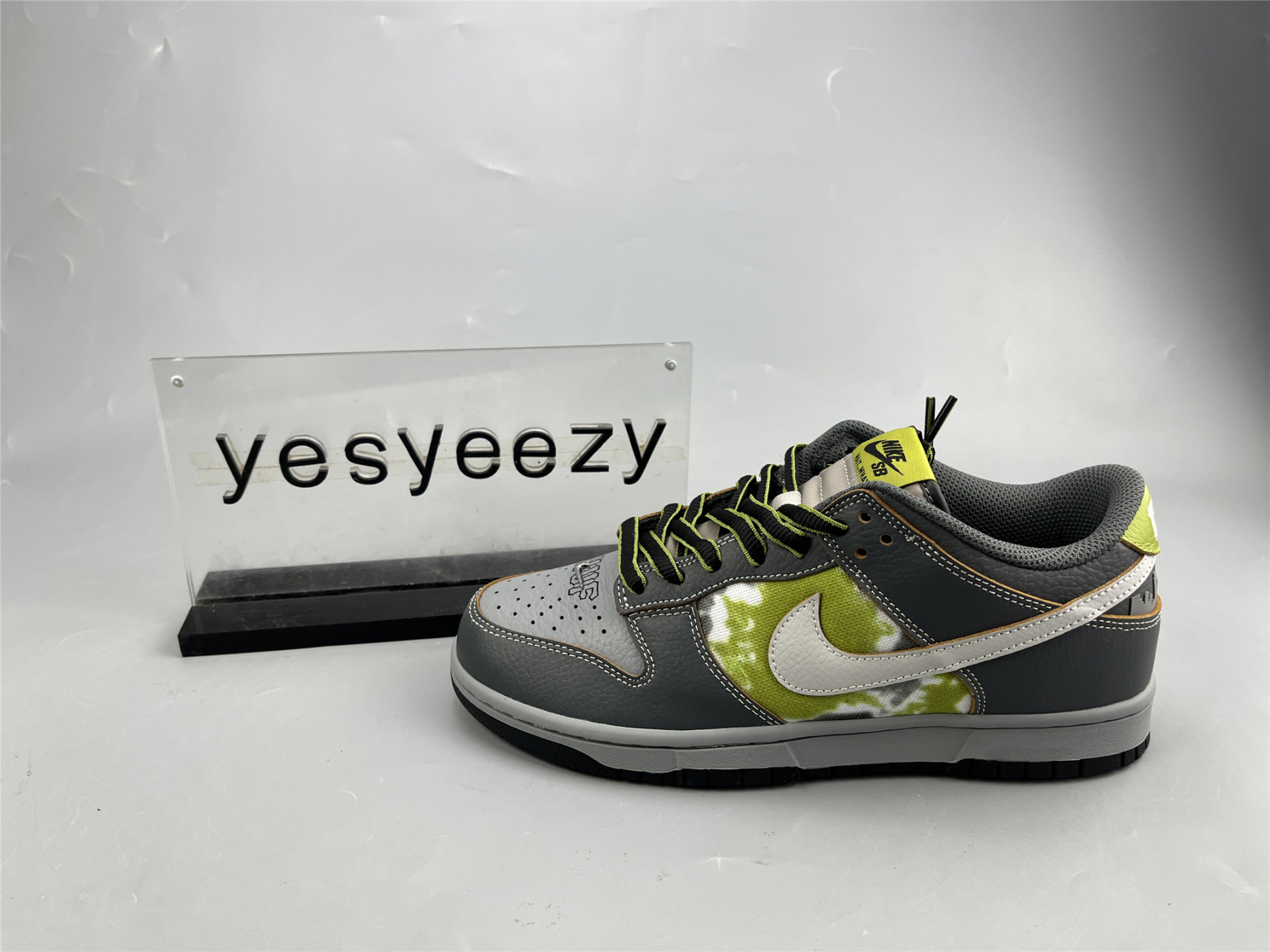 UA HUF X NIKE SB DUNK LOW "SAN FRANCISCO"