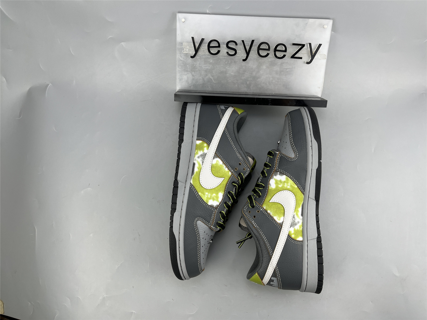 UA HUF X NIKE SB DUNK LOW "SAN FRANCISCO"
