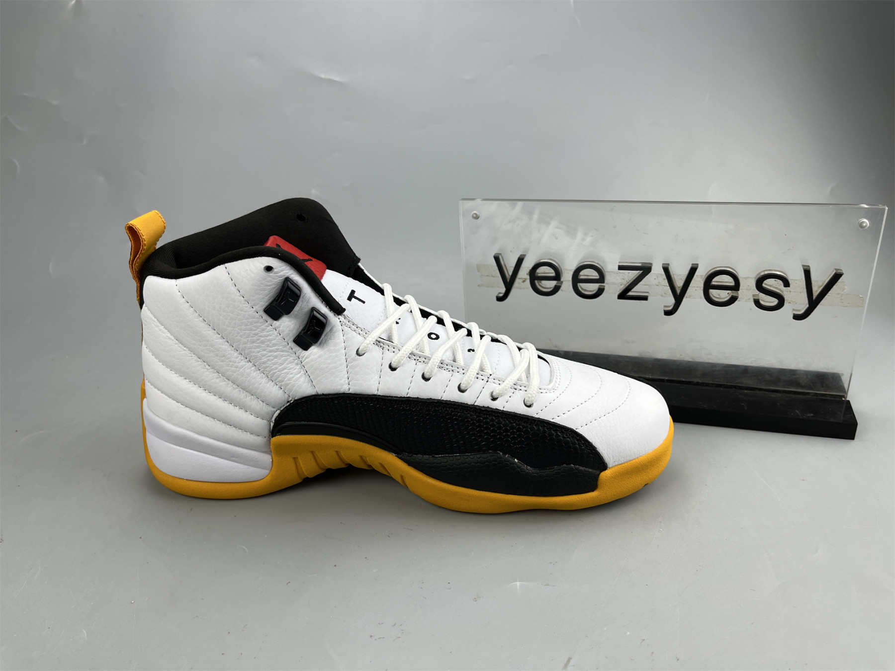 UA AIR JORDAN 12 RETRO