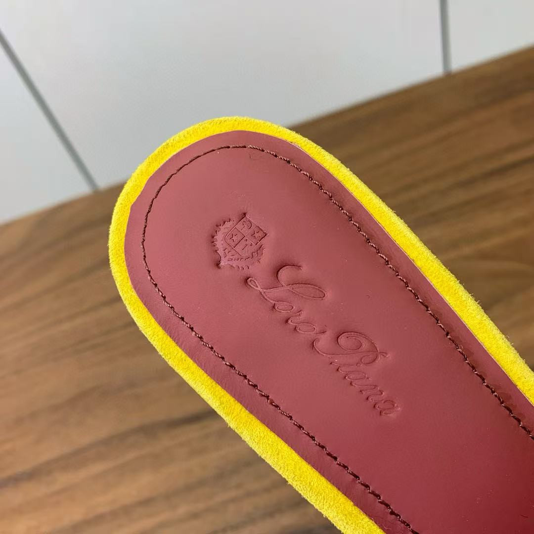 UA L0r0 P1ana Summer Charms Sandal