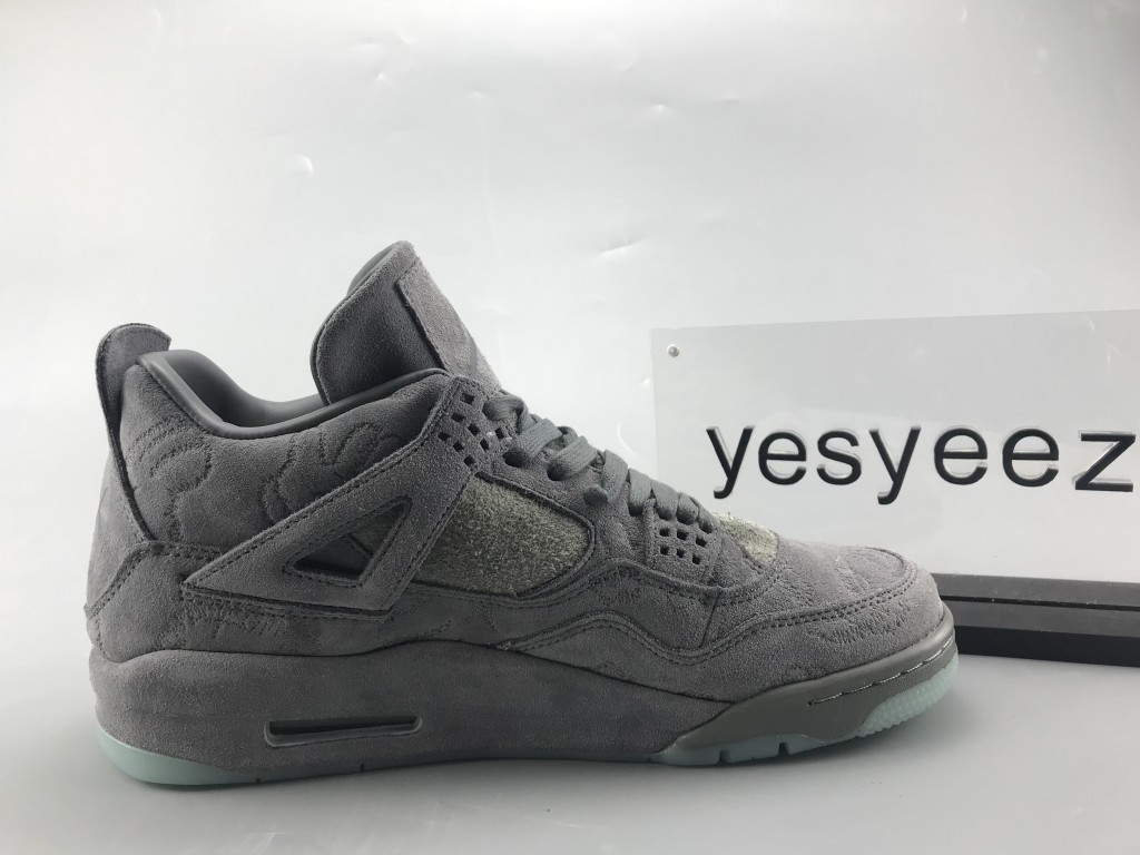 UA AIR JORDAN 4 RETRO KAWS "COOL GREY"