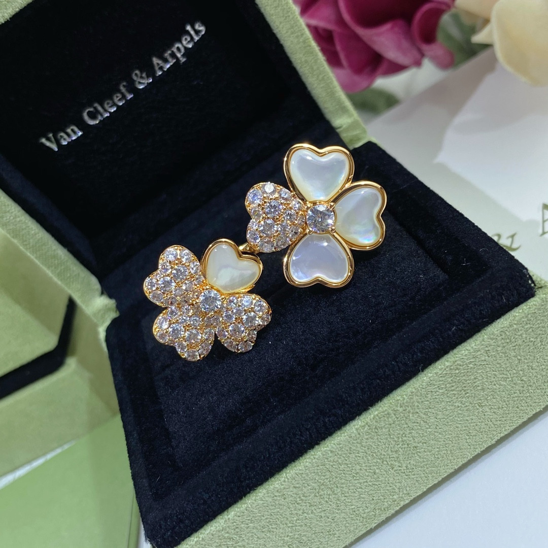 V*n Cl**f & Arpels Four Leaf Clover Ring