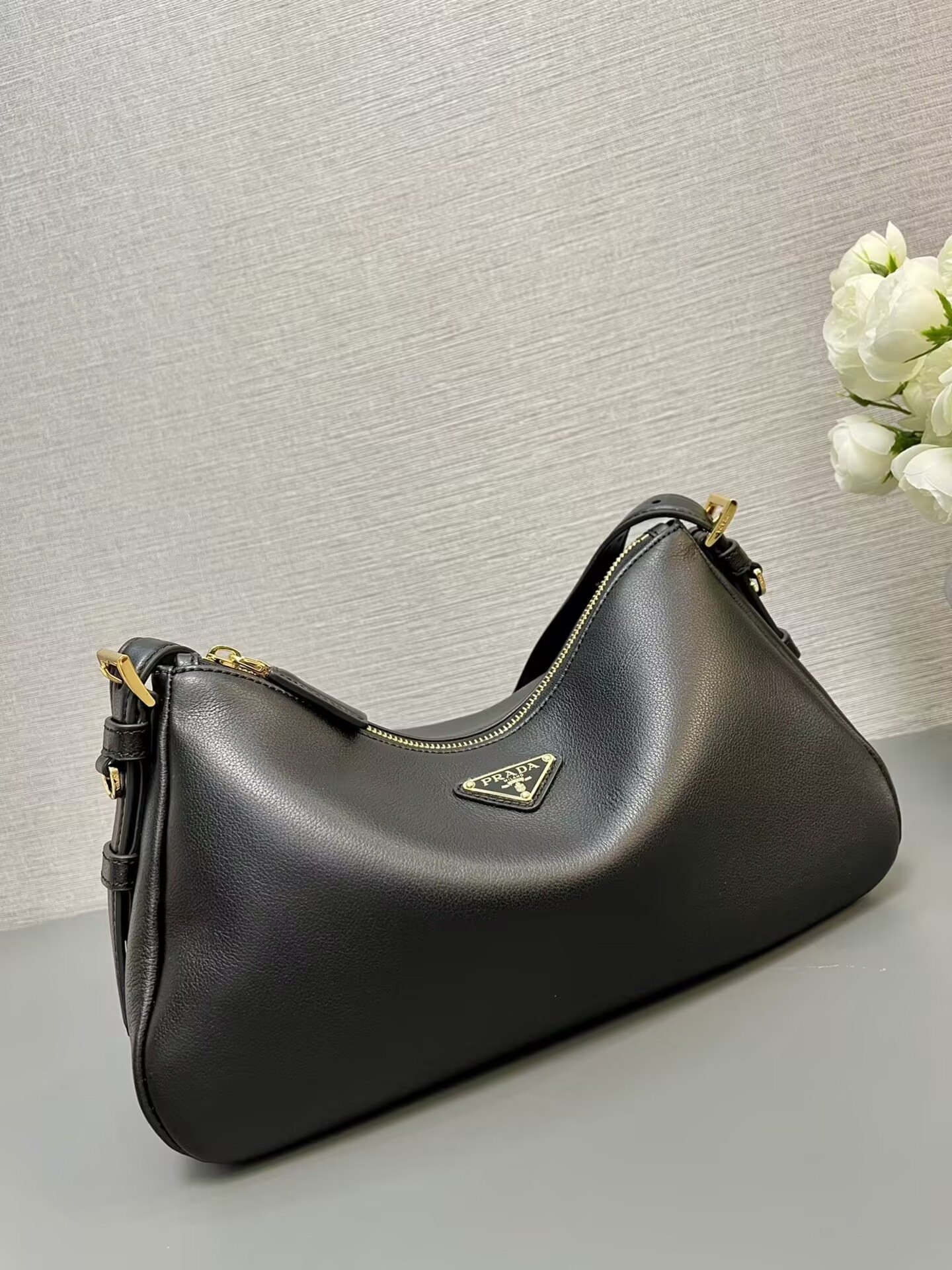 Pra*a Aimée leather shoulder bag 31x18x10cm