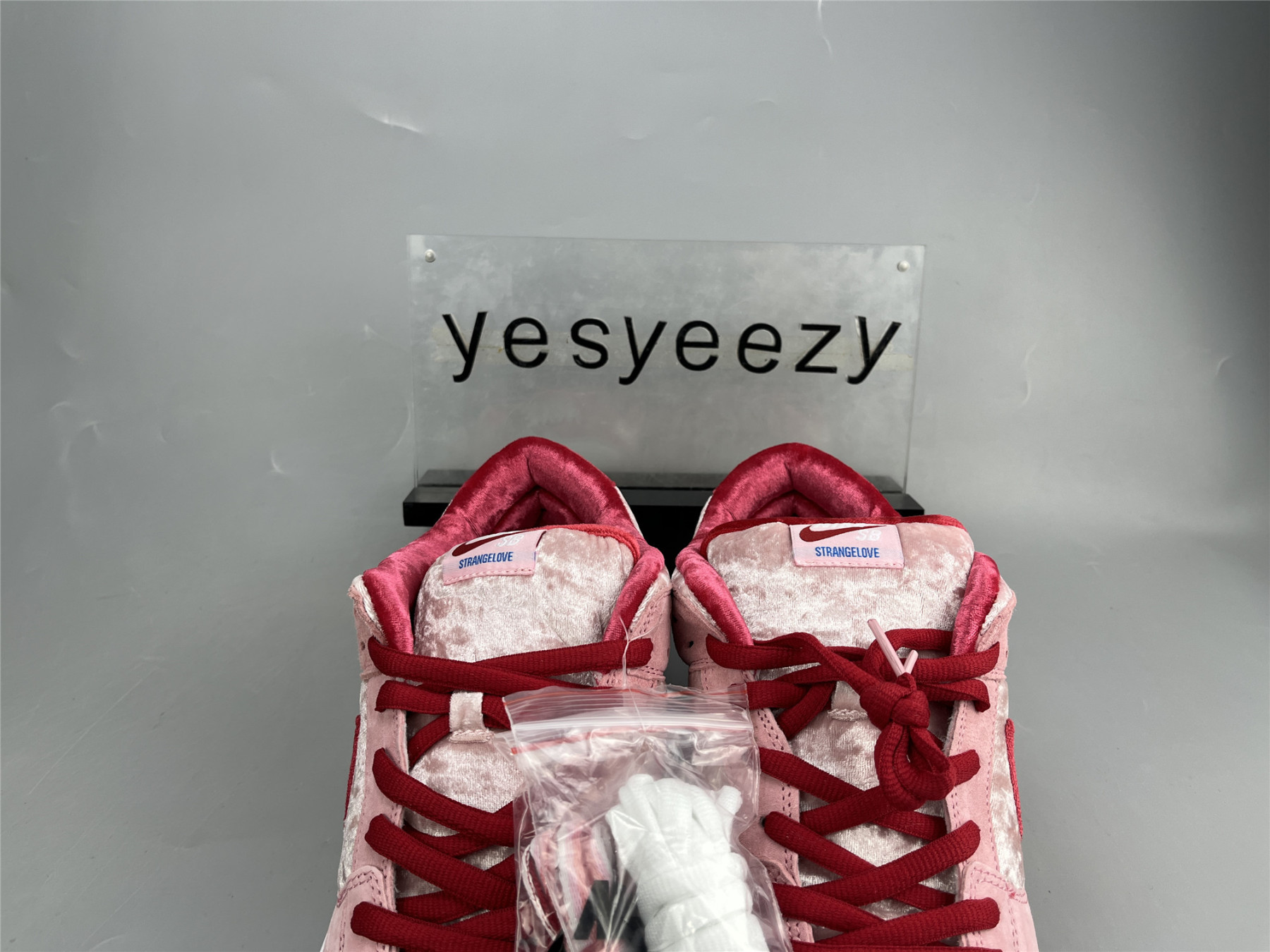 UA NIKE STRANGELOVE X DUNK LOW SB "VALENTINE