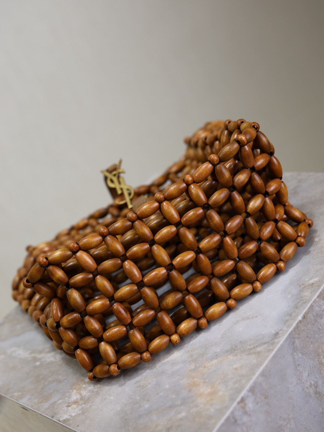 Y51 LE 5 à 7 wood beads 23x22x8.5cm