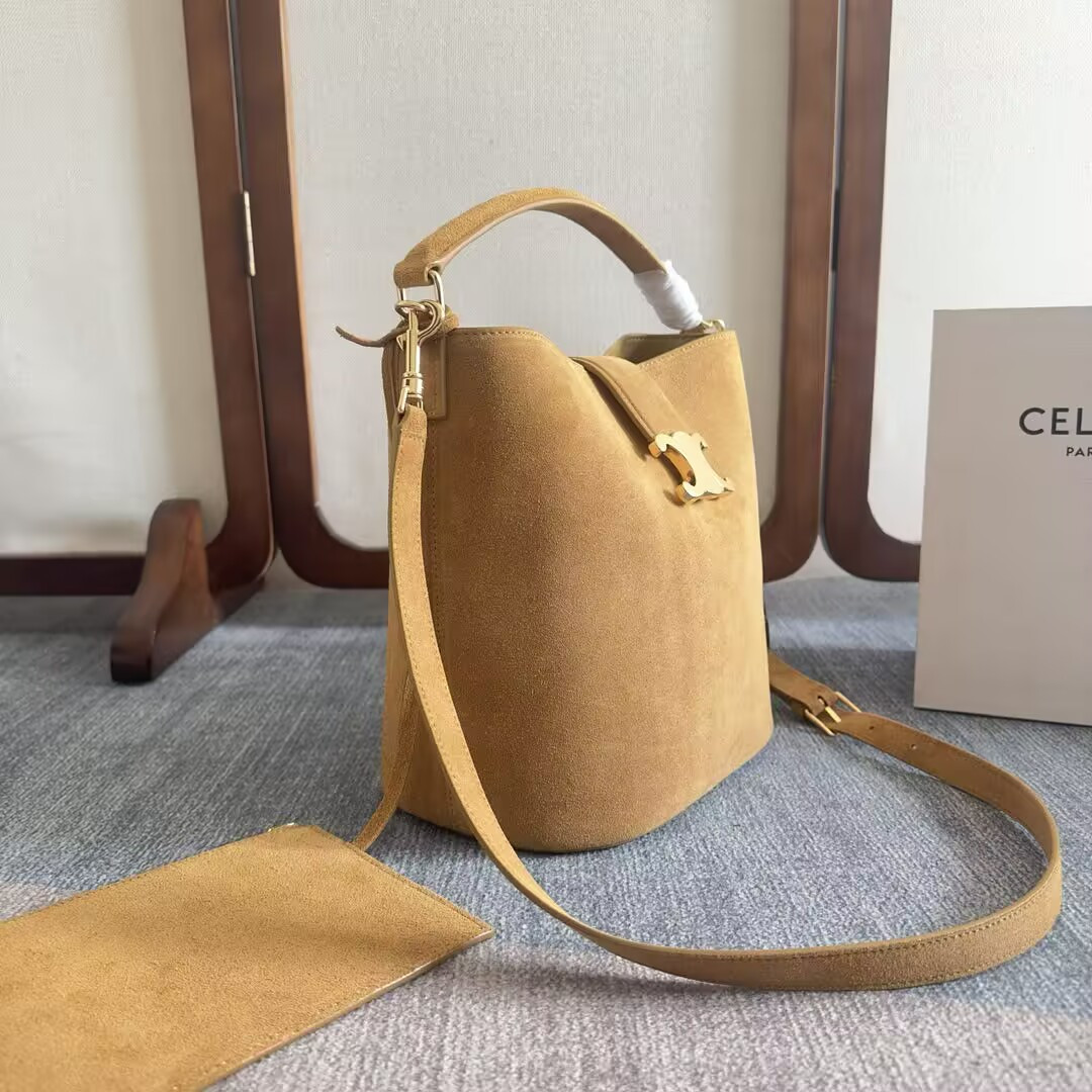 Ce1i*e MEDIUM BUCKET L0visE IN NUBUCK CALFSKIN 23.5x24x16cm