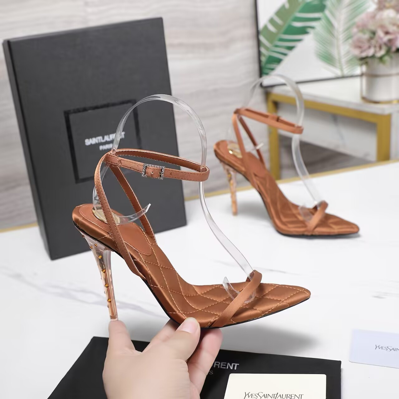 UA Y51 IVRESSE Sandals