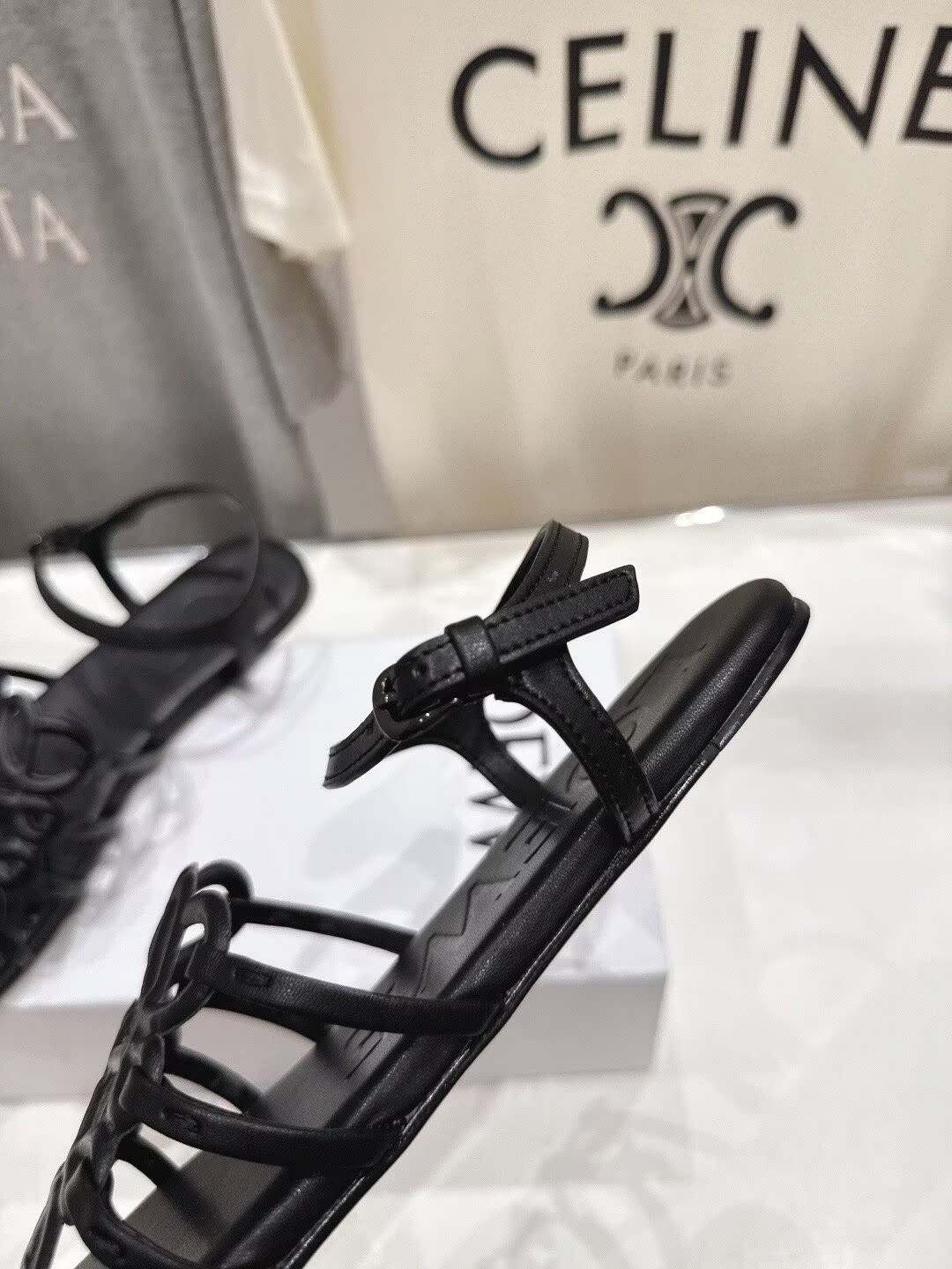 UA L0ew* Petal Anagram Sandal