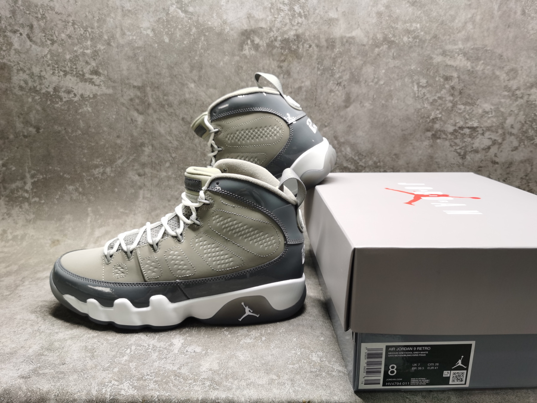 UA Air Jordan 9 Retro 