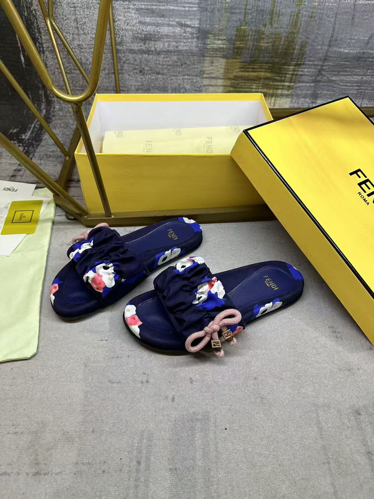 UA F**di Slides