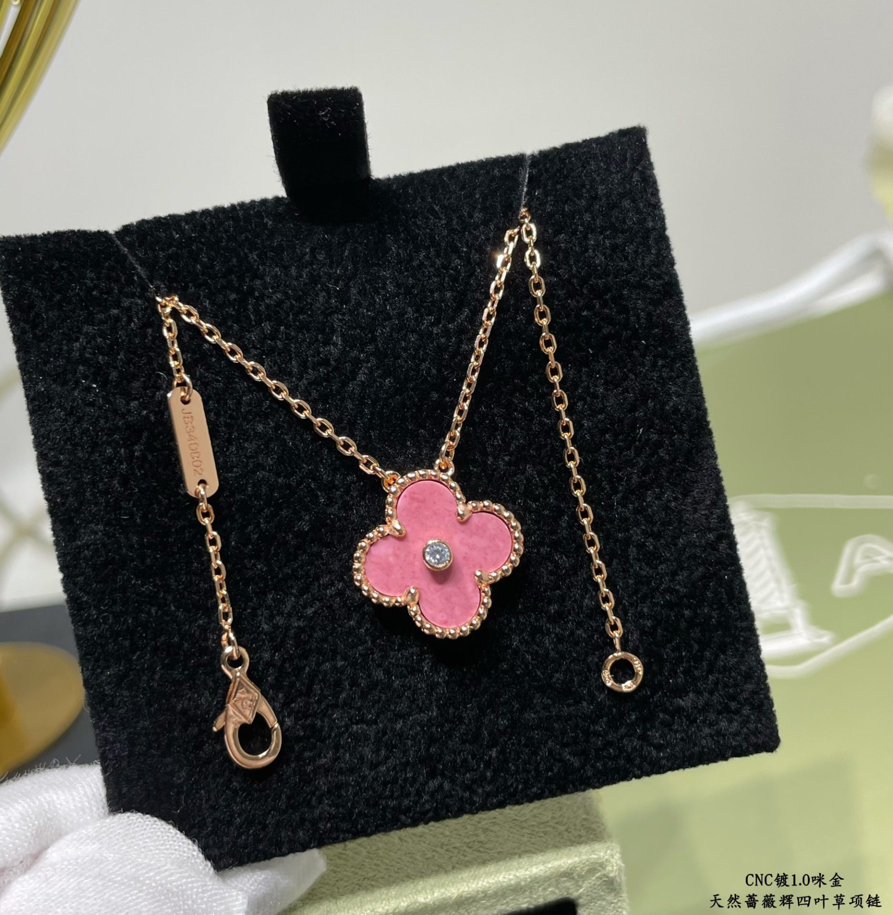 V*n Cl**f & Arpels Medium Classic Four Leaf Clover Necklace Diameter approx 1.5cm Chain length approx 40+5cm