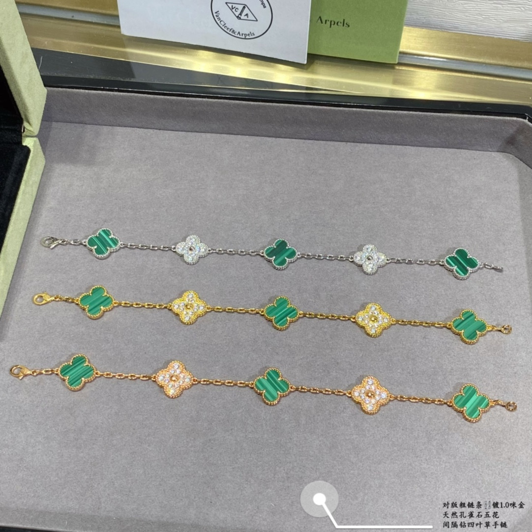 V*n Cl**f & Arpels Natural Malachite Interval D1am0nd Five-Flower Four-Leaf Clover Bracelet