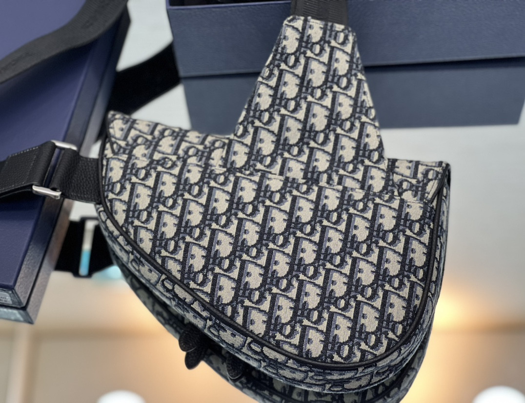 D10r Saddle Bag Beige and Black D10r Oblique Jacquard  26 x 19 x 4.5 CM