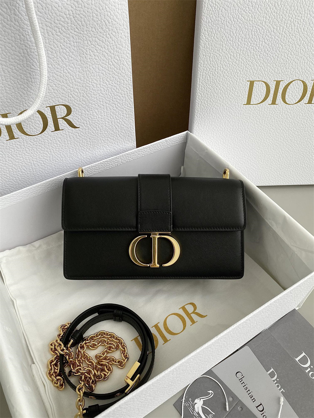 D10r 30 MONTAIGNE EAST-WEST BAG WITH CHAIN 21 x 12 x 6 cm / 8.5 x 4.5 x 2.5 inches