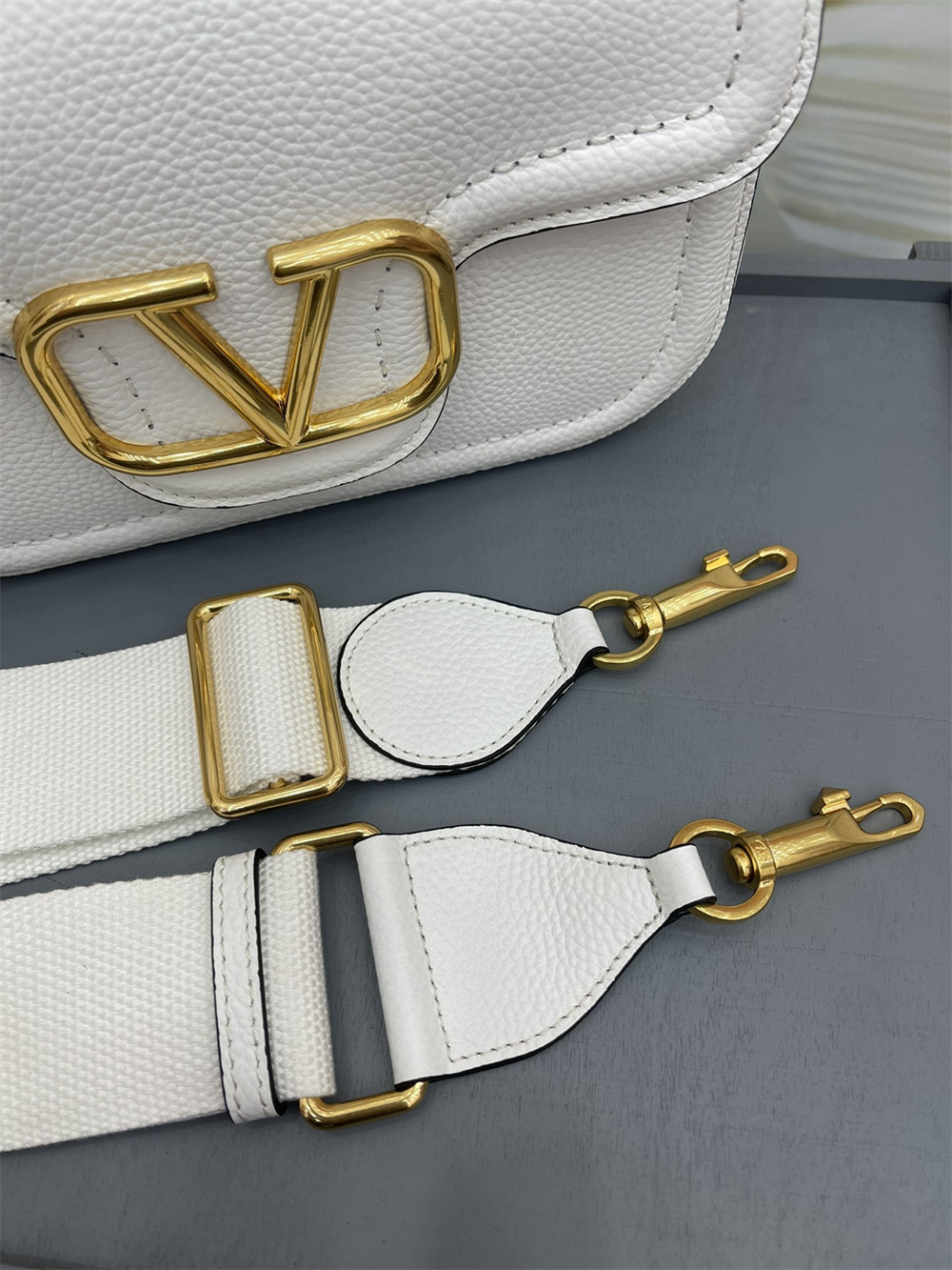 Va1e*ntin0 GARAVANI ALLTIME GRAINY CALFSKIN SHOULDER BAG IVORY 23.5x18X8cm