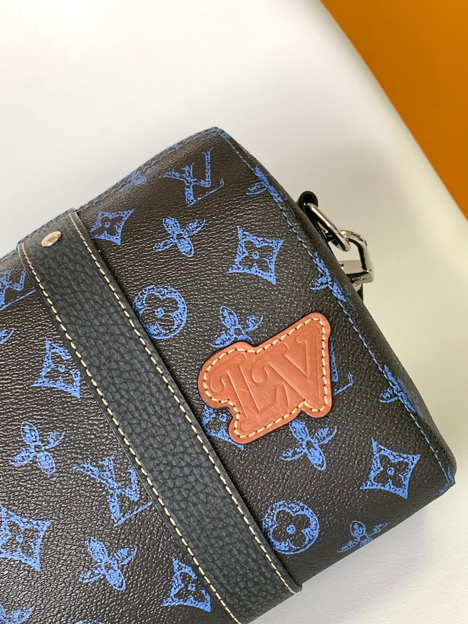 L0vis Vvtt0n Keepall Bandoulière 25 M46339 9.8 x 5.9 x 4.3 inches
