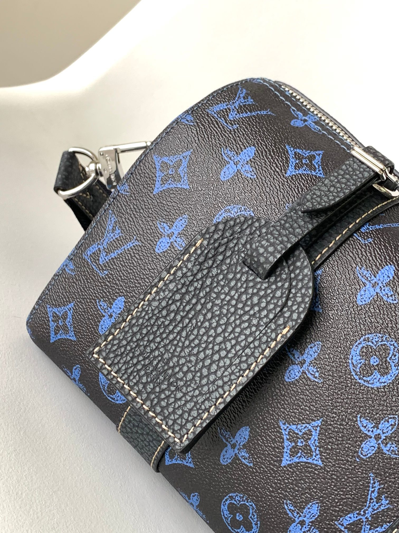 L0vis Vvtt0n Keepall Bandoulière 25 M46339 9.8 x 5.9 x 4.3 inches