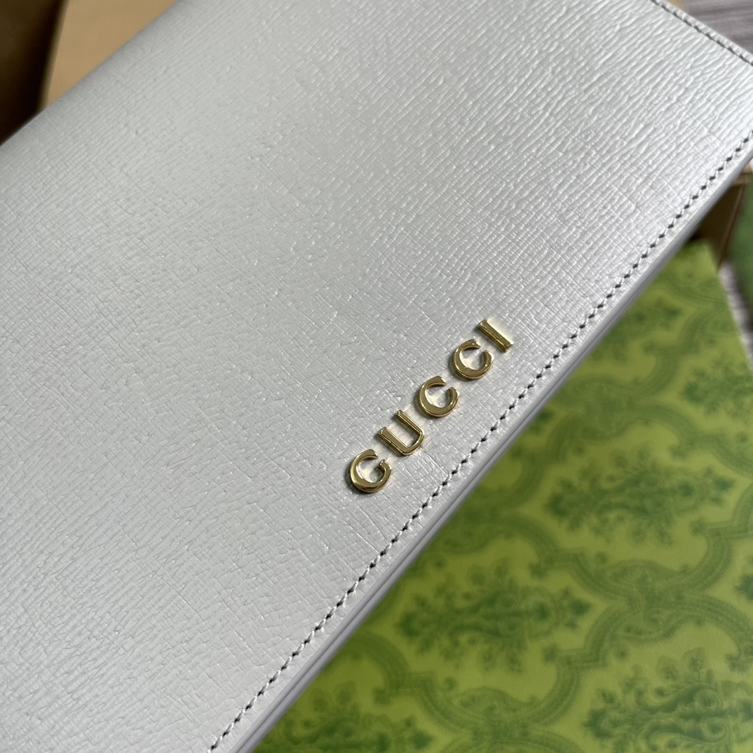CHAIN WALLET WITH Gvc*1 SCRIPT LIGHT GREY 7.8"W x 5"H x 1.6"D