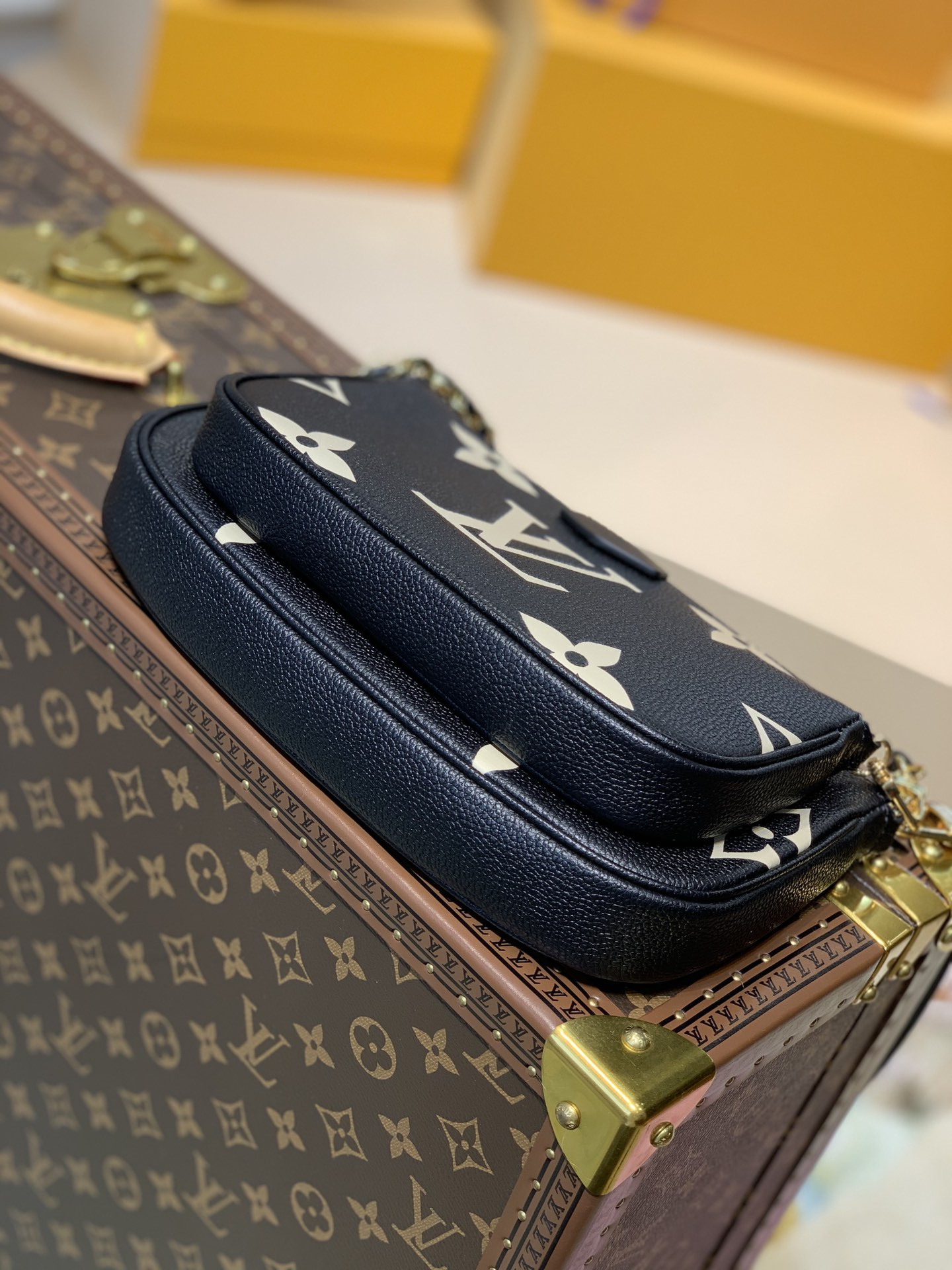 L0vis Vvtt0n M45777 Multi Pochette Accessoires 9.4 x 5.3 x 1.6 inches