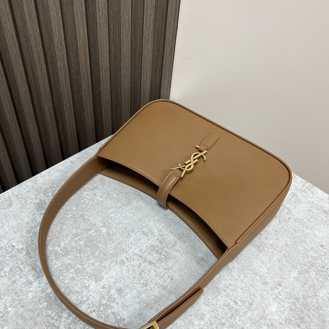 Y51 LE 5 À 7 IN SMOOTH LEATHER COFFEE 9 X 6.3 X 2.5 INCHES