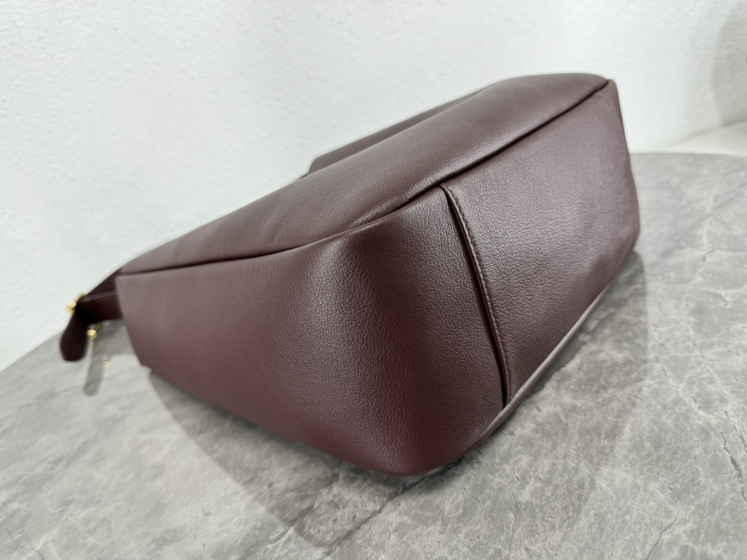 Y51 LE 5 À 7 S*pPLE LARGE IN SMOOTH LEATHER DARK RED 11.8" X 11" X 4.3"