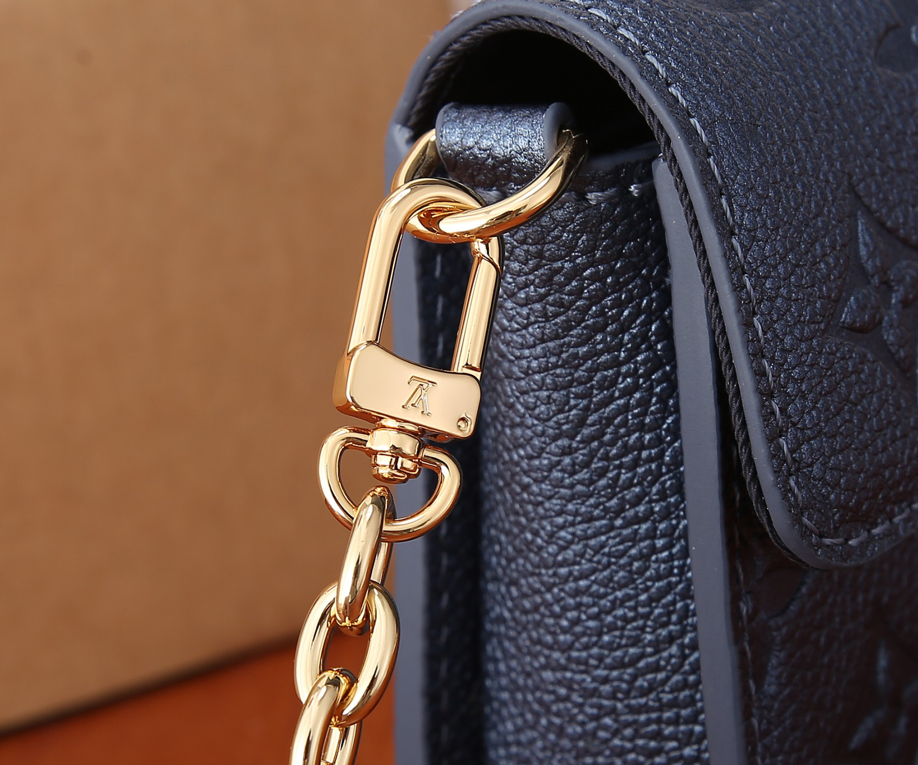 LV Wallet On Chain Métis   M82671    7.5 x 4.3 x 2.2 inches