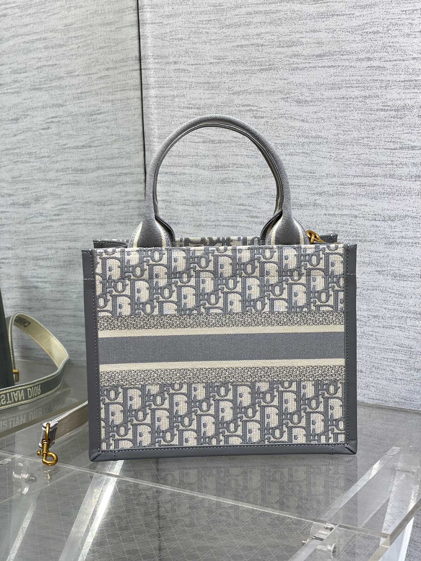 D10r Small D10r Book Tote Gray D10r Oblique Embroidery and Calfskin 26.5 x 21 x 14 cm