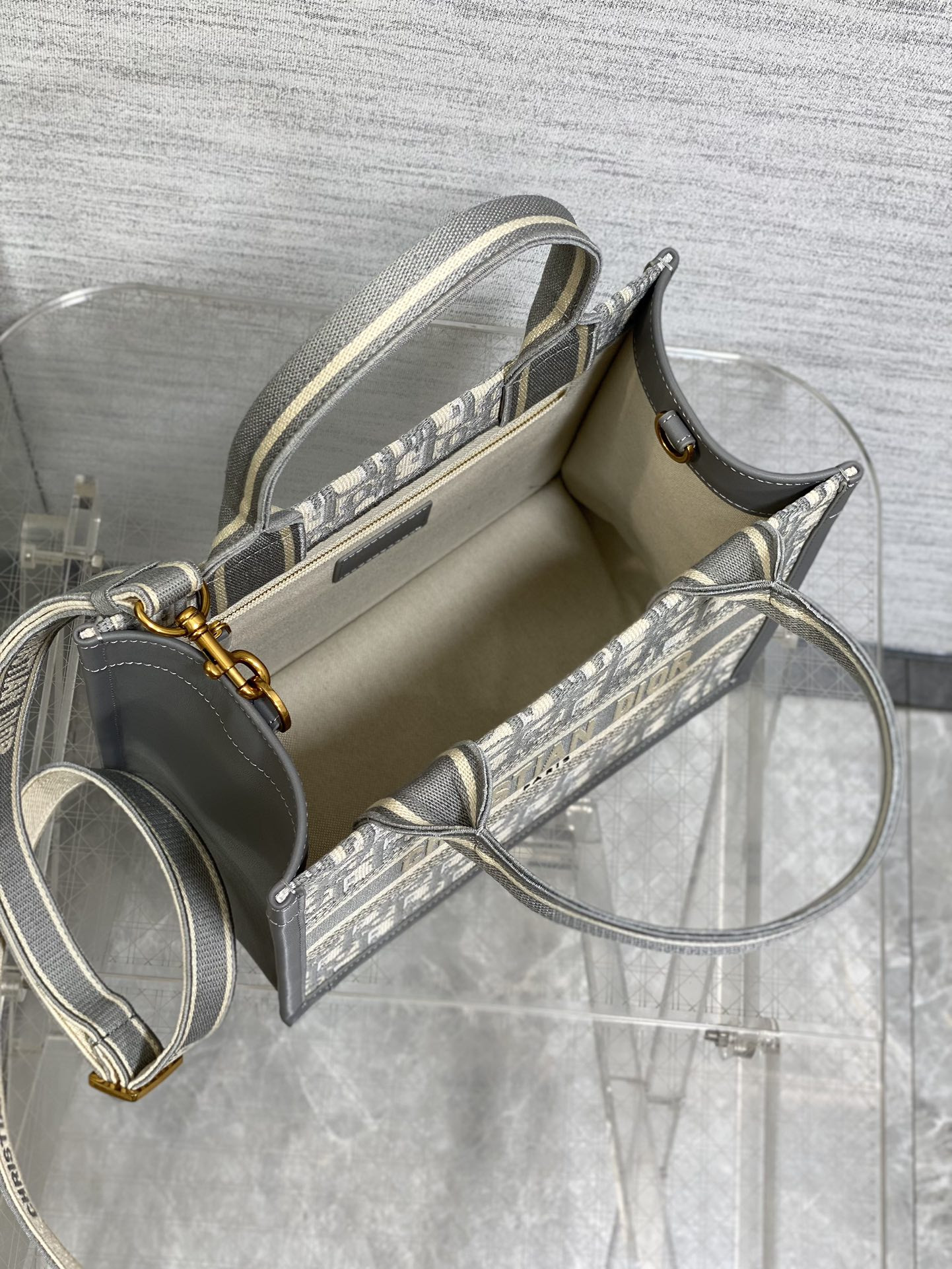 D10r Small D10r Book Tote Gray D10r Oblique Embroidery and Calfskin 26.5 x 21 x 14 cm
