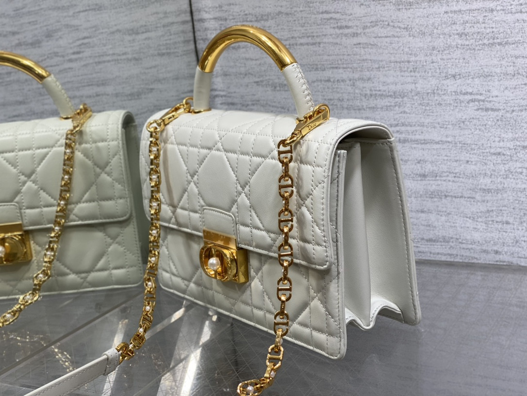 D10r Medium D10r Ange Bag Latte Macrocannage Calfskin 26 x 17 x 9 cm