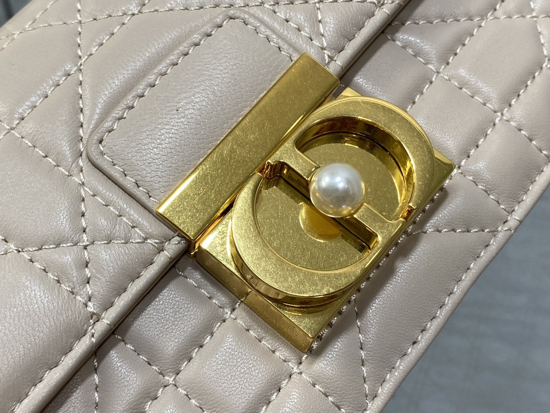 D10r Small Ange Bag Pink Latte Macrocannage Calfskin 20 x 12 x 5 cm