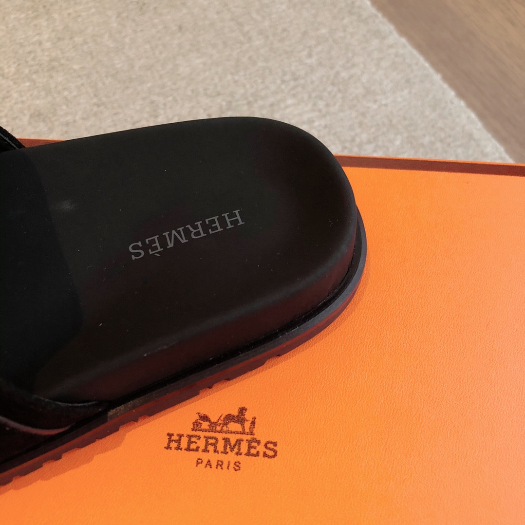 UA H**me5 Empire Sandal