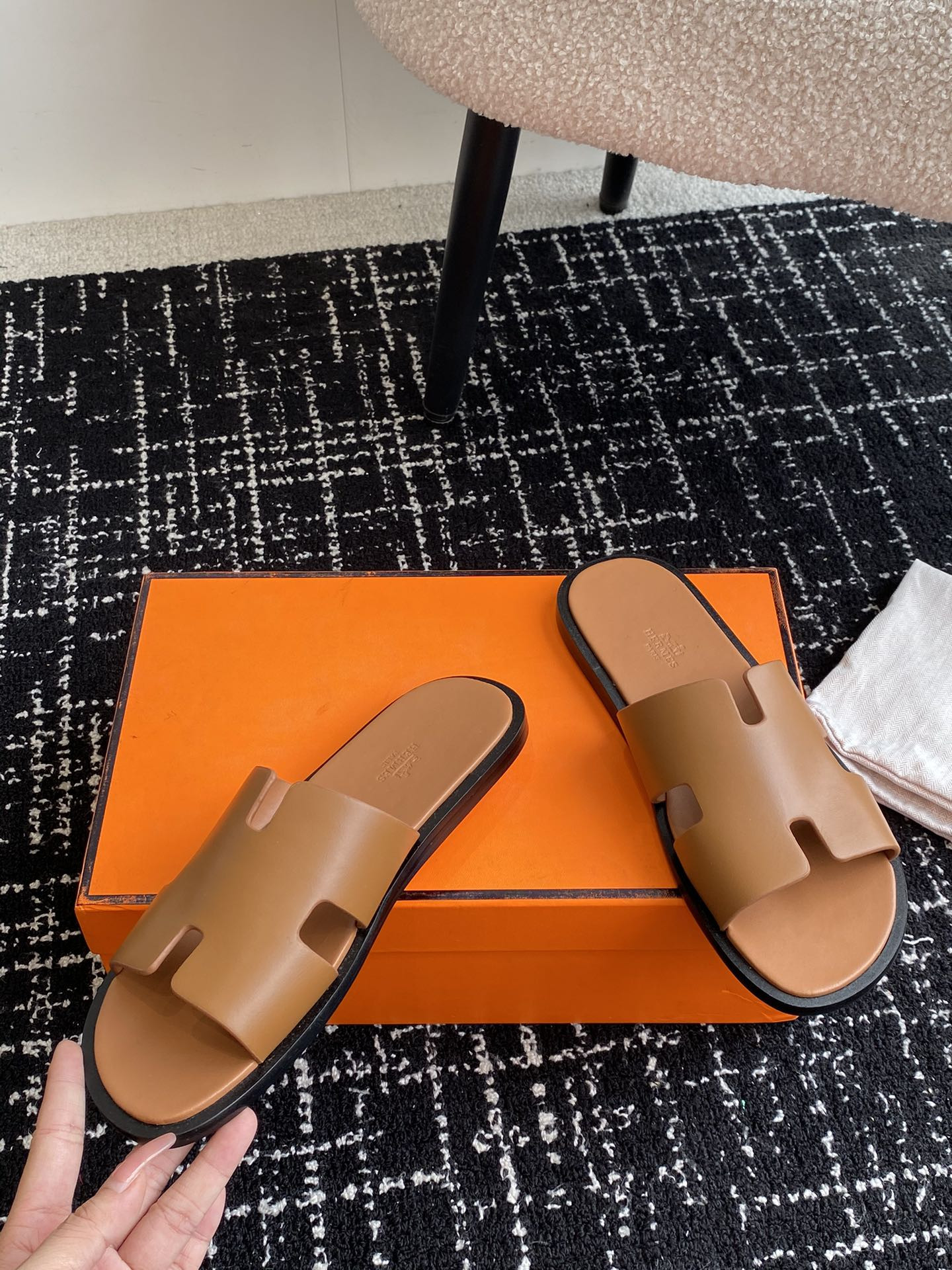 UA H**me5 Izmir sandal