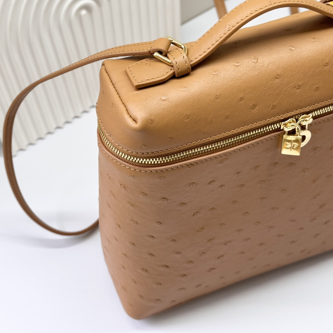 L0r0 P1ana Extra Pocket backpack L23.5 Ostrich-grained Leather 23 x 21 x 8 cm