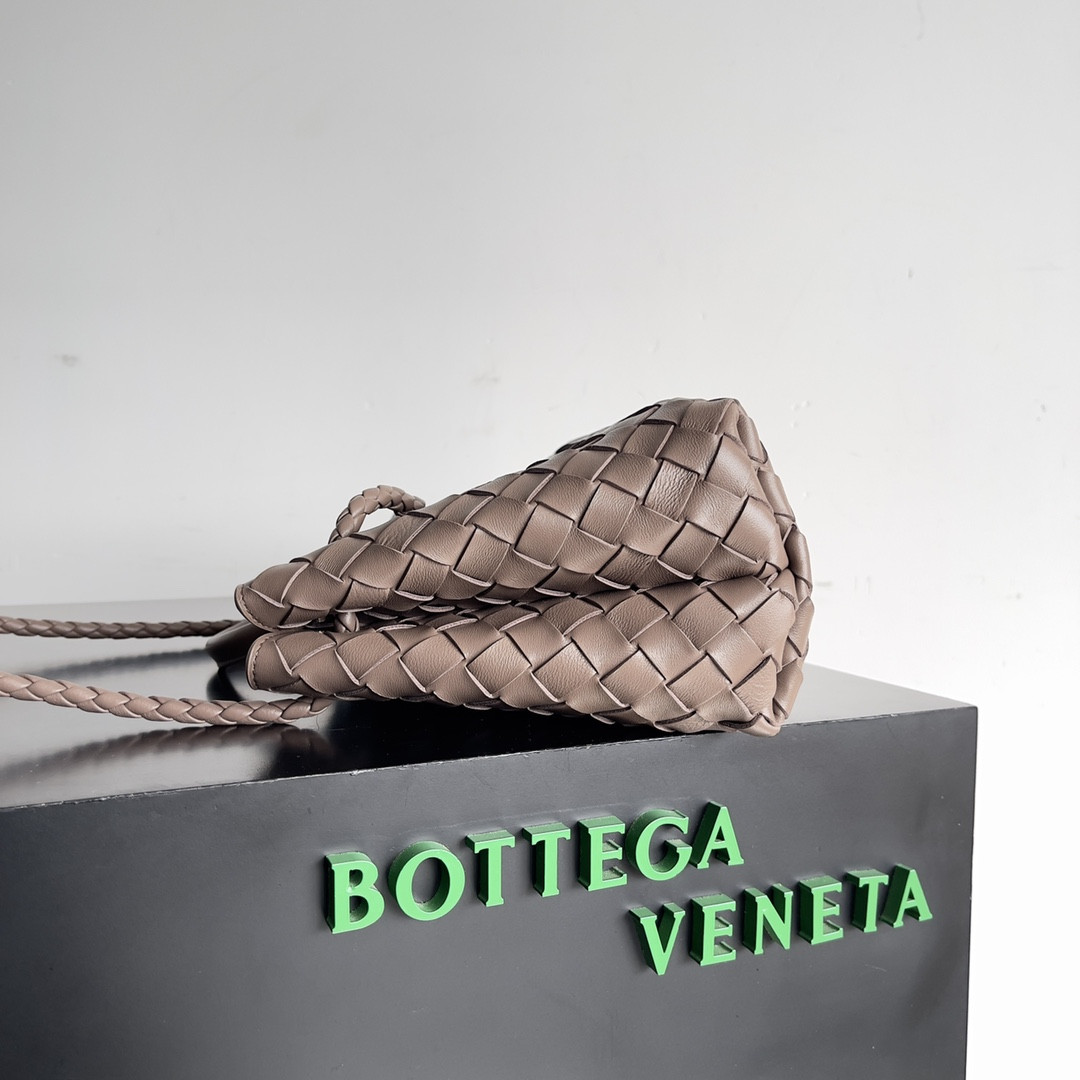 B0tt*ga Ven*ta East-West Andiamo 29x10x18CM