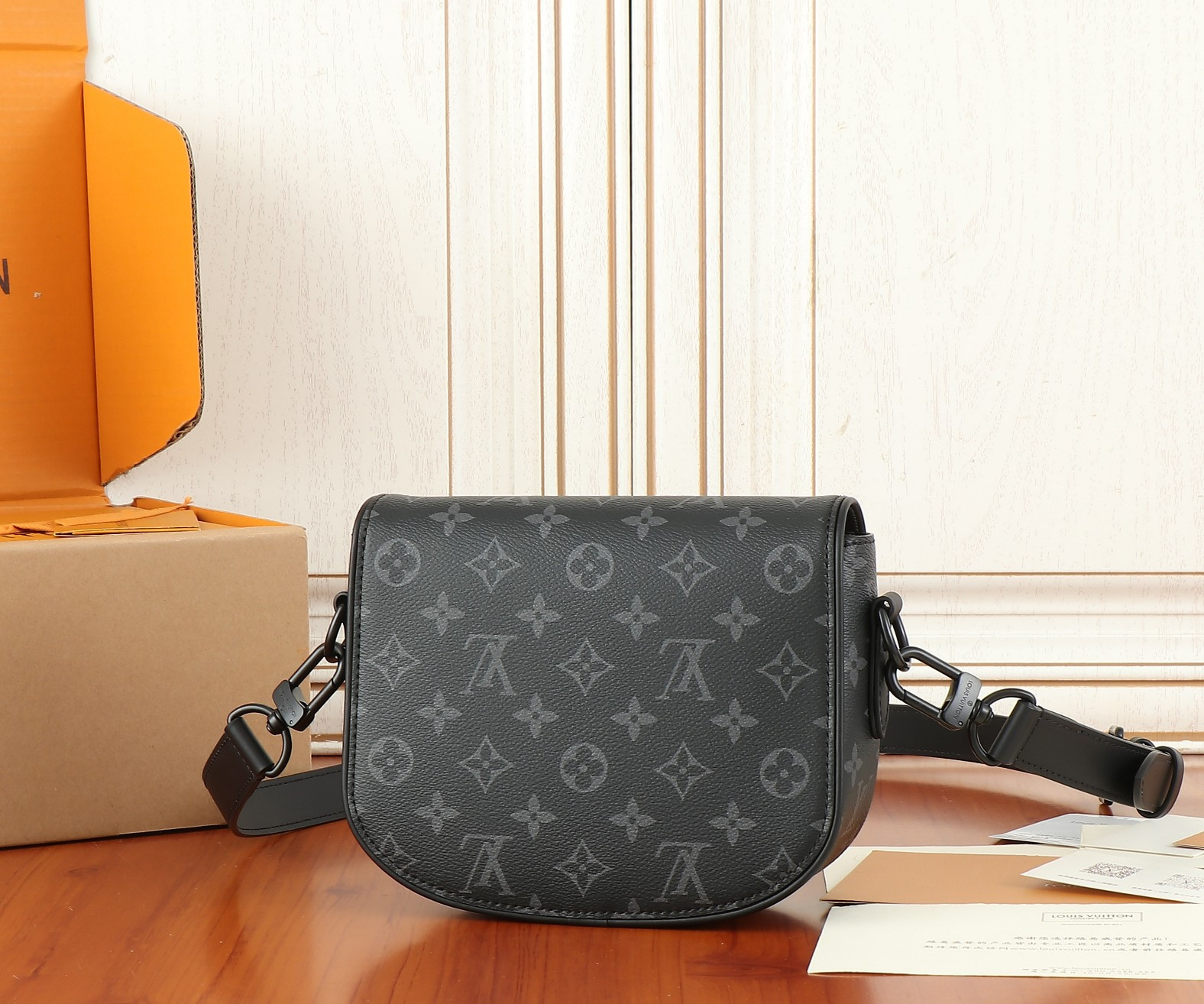 LV Montsouris Messenger M47061 20x17x7CM