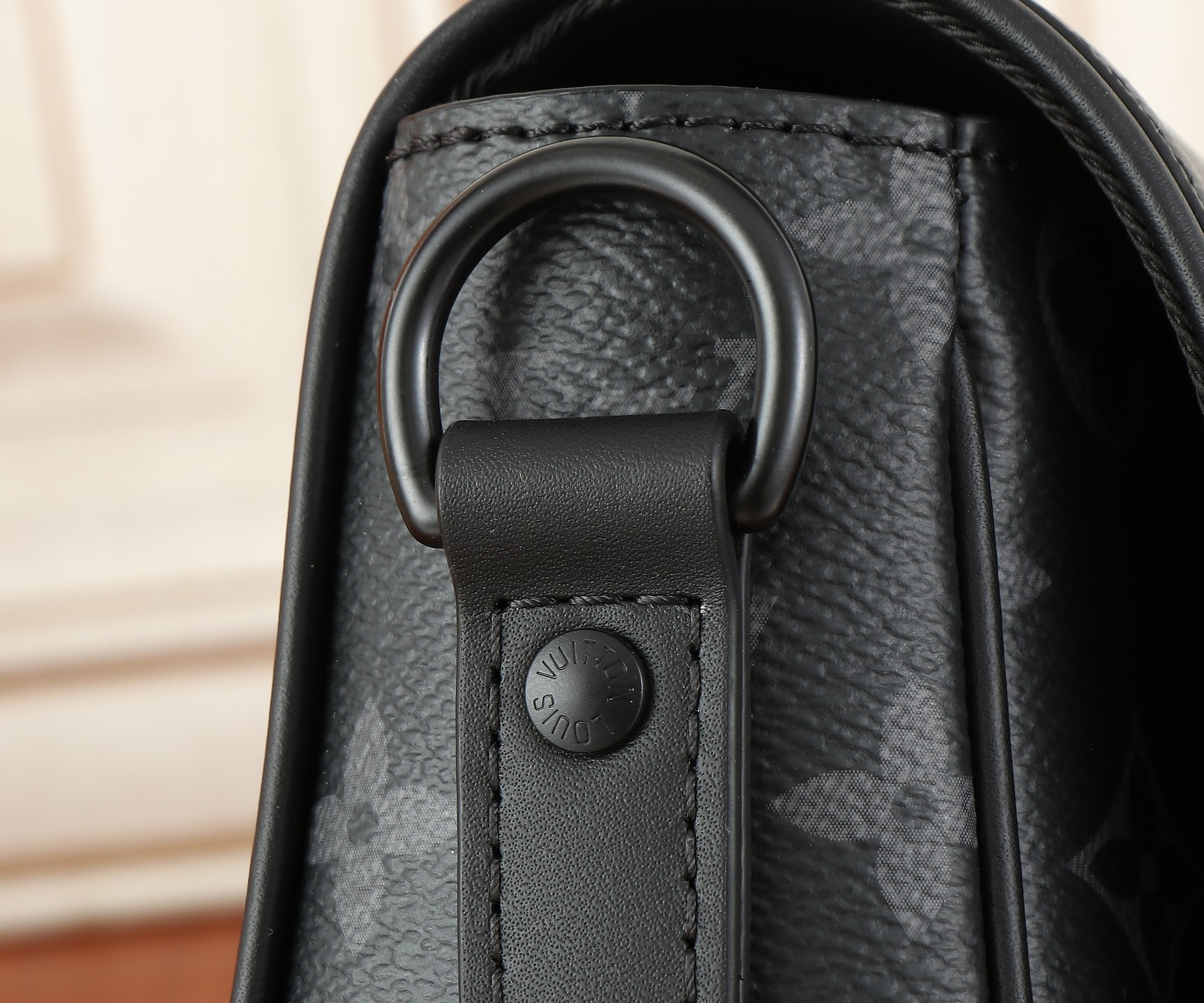 LV Montsouris Messenger M47061 20x17x7CM