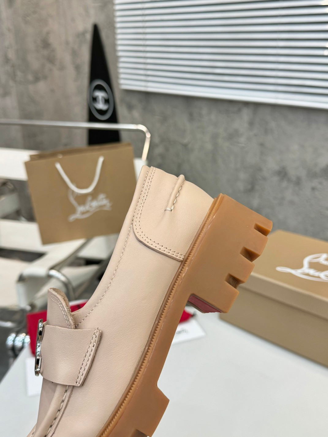 UA Chr1st1an Louboutin(CL) logo design,the latest runway version of the red-soled shoes
