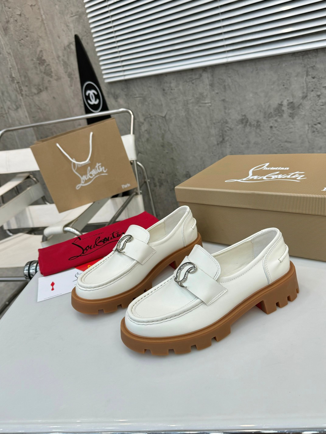 UA Chr1st1an Louboutin(CL) logo design,the latest runway version of the red-soled shoes