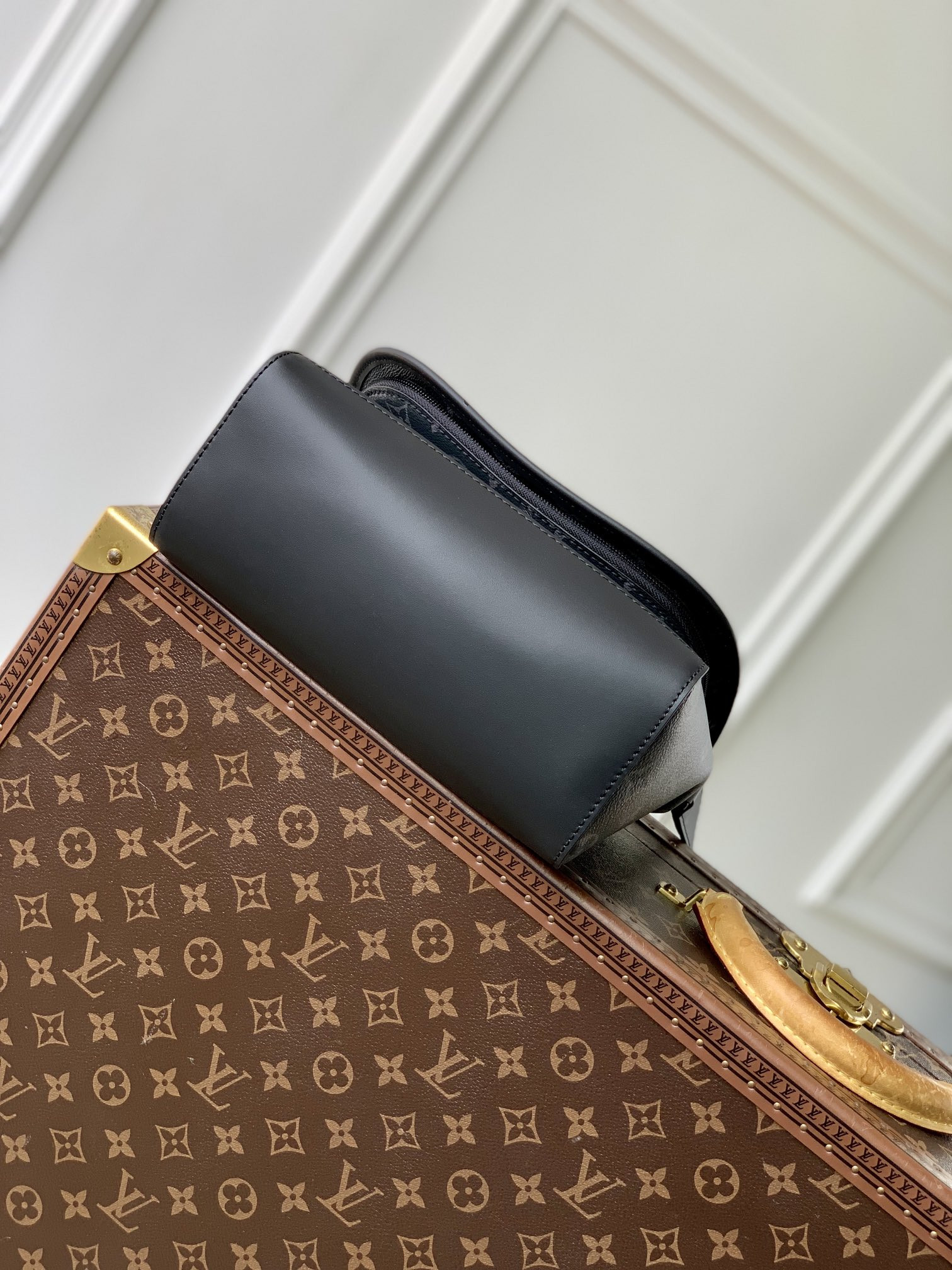 LV Pulse Messenger M12681  17 x 11 x 26.6 cm